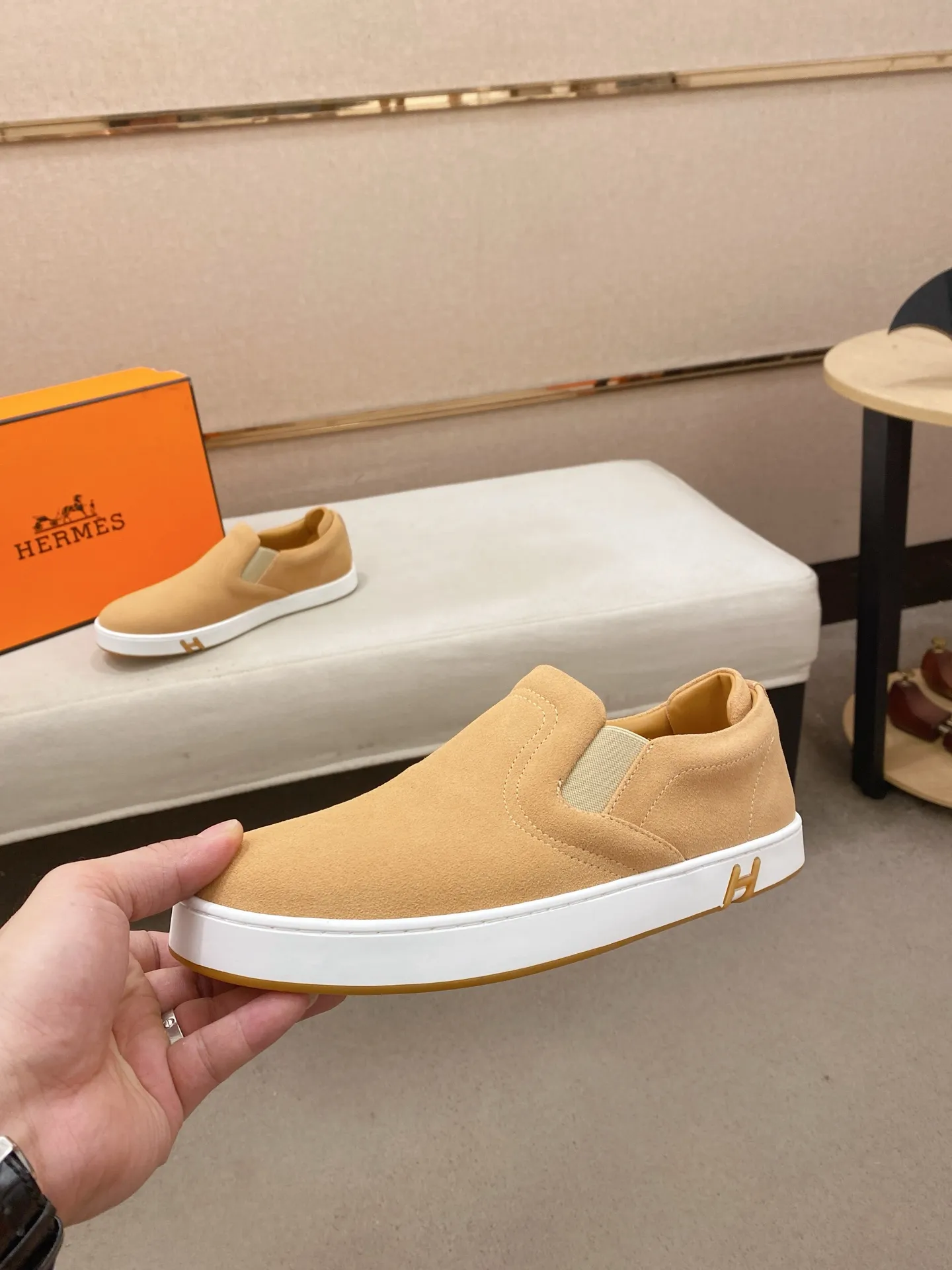 Men's clothing and shoes💰: 442💰《HERMES》【Classic original single version】Hermès; top 🔝purchase agent🔍🔍men's latest 🇺🇸 counter sales simultaneously, imported from Italy original ▲▲cowhide ▲▲ (high-end, nobility, class) ) Exquisite workmanship (Italian 🇮🇹 imported water-dyed 🐂 cowhide lining) sole: original sole provided by the original factory, ⚠️exclusive double-layer activity·TPR·rubber·combined molded outsole; super comfortable·wear-resistant·non-slip·environmental protection The real thing is more beautiful if you take the real thing (high quality, follow the order). You can enter and exit the counter at will * Number of yards: 38-44 (45 can be customized and cannot be returned or exchanged)
